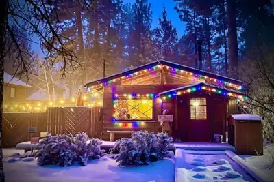 Image de Honeycomb Hideout | Big Bear Cabin w/ Spa