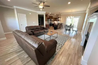 Image de New Hot Tub Lake View King Suite Fast WiFi 75” Tv
