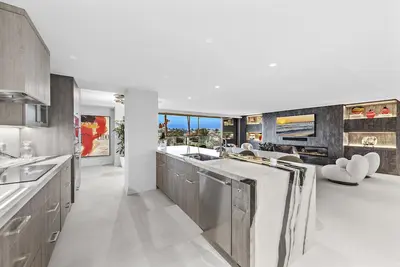 Image de Fully Furnished Executive Condo-Ocean Views, steps to Lido Village and the beach