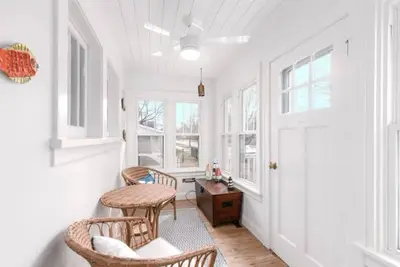 Image de Recently renovated, cute beach bungalow - 1 block from South Beach