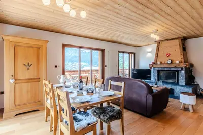 Image de 3 pièces cabine rénové avec vue dominante sur le village