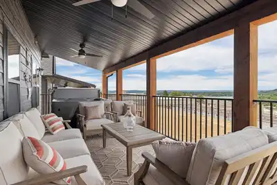Image de Lakeview, Hot Tub, Indoor/Outdoor Pool, Arcade, Pet Friendly, Sleeps 14