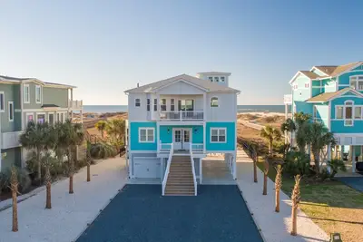 Image de Hobbs Realty - Vacation in luxury in \"Silver Sun\" with a private heatable pool, elevator, and more!