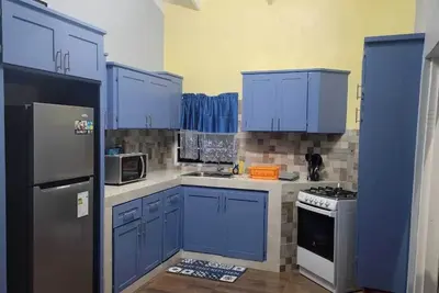 Image de 2 Br w\/ Ac Apt near Grand Anse Beach -15 mins walk, 10 mins away from airport.