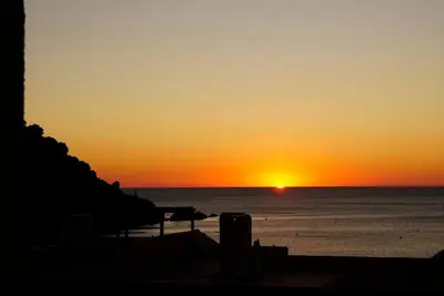 Image de Lovely 1-Bed Apartment literally on the beach