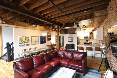 Image de Spectacular Roof Top Patio 3bd Apartment in Downtown Glens Falls