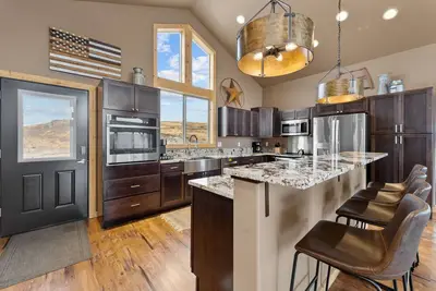 Image de Breathtaking Views. Ski Loup Loup. Wine, Hike, Fish, Explore. Golf Gamble Sands.