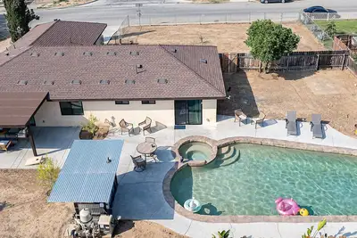 Image de New Home W/Pool close to downtown & Ucr
