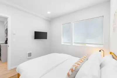 The Sweetest Suite - 91 Walkscore!