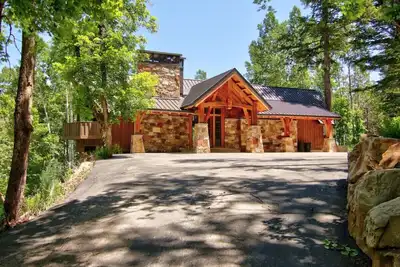 Image de Mountain Haven • Sundance, Utah • Hot tub • Game room • Bunk room and kid's loft • Deluxe beds and linens • Mountain Cabins Utah