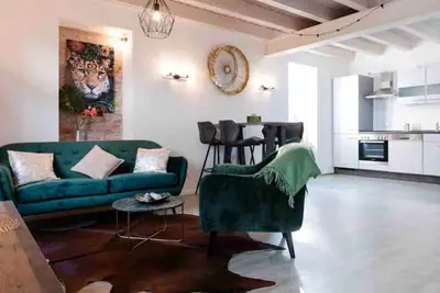 Image de Luxury | Near Frankfurt | 8 Person 24/7 Check