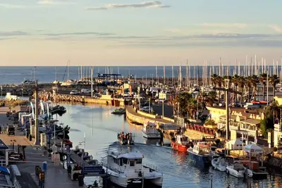 Image de Deux pièces, vue exceptionnelle sur canal, mer, port et étangs