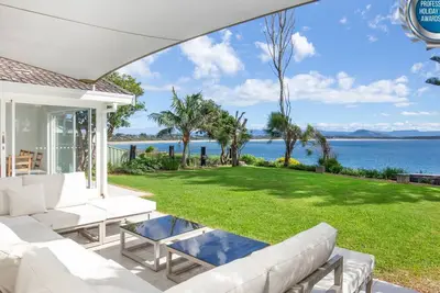 Image de Karelda - Pet Friendly - Absolute Waterfront - Stunning Views