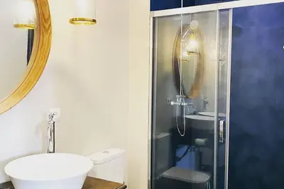 Image de Charmante et Spacieuse Maison de Ville, Rénovée Avec Soin, Centrale