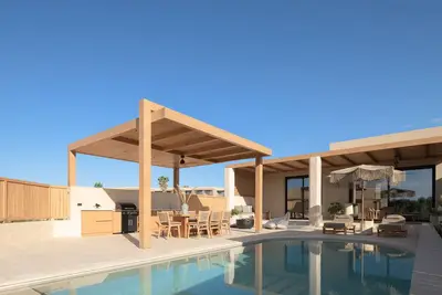 Image de Cicada Helios Suite, Elegant Beach Living