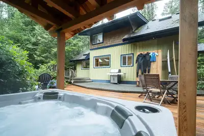 Image de Mackenzie Beach I Hot Tub I Fire Pit I Od Shower I Pets