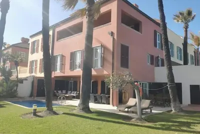 Image de Harlequin House
