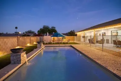 Gorgeous Vacation Home, Single Level - Close to Hiking, Htd Pool