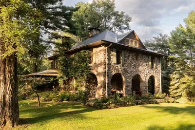 Image de Secluded Stone House Estate
