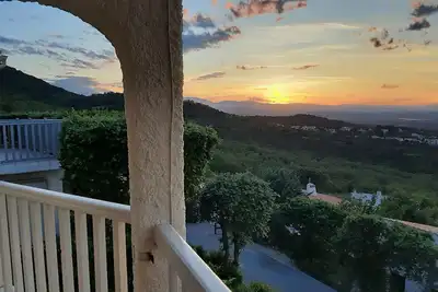 Image de Maison Lila Jade. Avec studio Mia. Magnifique vue à 180°Mer et montagne 6/7 pers.
