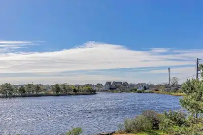 Image de Newly renovated home with great views of Twilight lake.