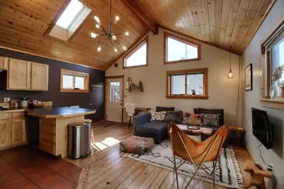 Image de Cozy 2br -Hot Tub -Close to 14ers & Skiing - Views