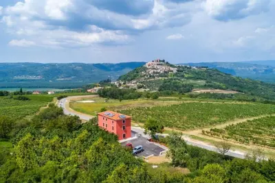Image de Rooms Cassa d'Oro in Motovun central Istria \/ Room Borgonja for 2 persons in scenic Motovun