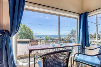 Image de Quality Condo has Spectacular View of Ocean Cove, Two Suites--Walk to Depoe Bay!