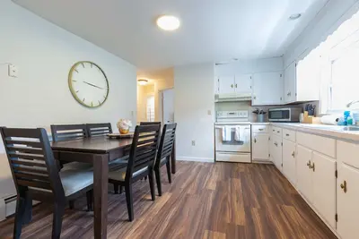 Image de 2 Bed w/ Free Parking in East Cambridge