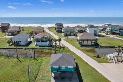 Image de Windsical Escape - Charming 2 bedroom with gulf views and minutes to beach!