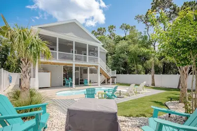 Image de A Swell Life: Modern, Coastal Cool Home with Private Pool