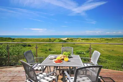 Image de Harlech beachside holiday home near Royal St.