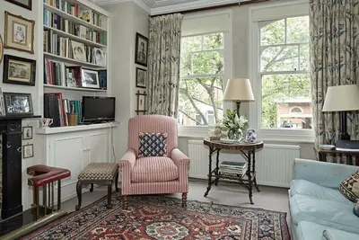 Image de Beautiful, Characterful Artistic Home For 4 People