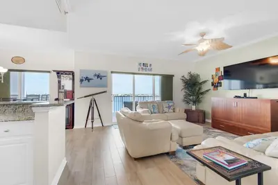 Image de 🏝️Beach Views-Walk2Beach-Pool-2br South Harbour 4e