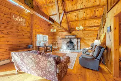 Image de Inviting dog-friendly cabin on 23 acres - sauna, skiing, firepit, & washer\/dryer