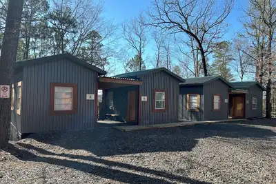 Image de Entire Campground - All 10 Cabins for Events and Overnights. Up to 40 Guests.