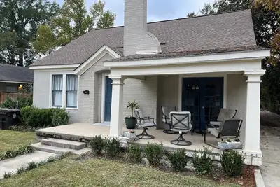 Image de Old Town Charmer Large all new renovation, walk to Usm, Zoo and new Water Park!