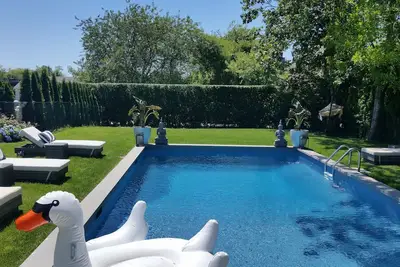 Image de Live Your Vacation, Southampton Getaway