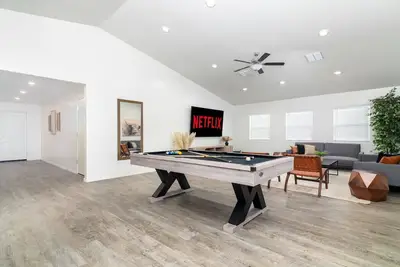 Image de *Spacious Family Oasis*Pool Table*Backyard*Garage*