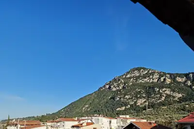 Image de Ανακαινισμένο loft, 2ου ορόφου, θέα στη θάλασσα και το βουνό, 150μ από την θάλασσα.