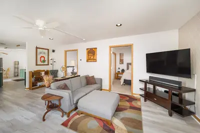 Image de The Charming Little Villa of Uptown Marysville