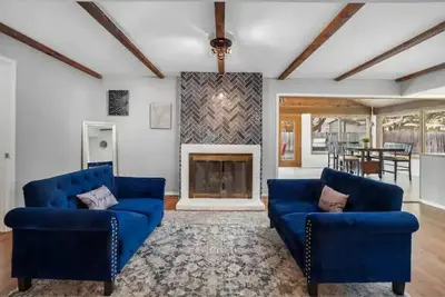 Image de Casa Azul ~ 4b/2. 5b ~ 10 Min to Lafb, 2 King Beds & Pet Friendly