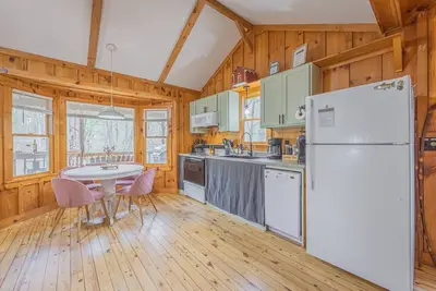 Image de Up Country - Creekside - Hot Tub - Close to Wineries & Town