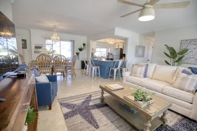 Image de Beautiful Newly Renovated Home In Quiet Neighborhood Close To Siesta Key Beach!