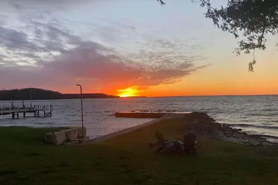 Image de Waterfront & Dock, Walking Distance To Downtown!