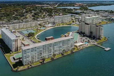 Image de Waterfront 2 bed/2 ba in 55+ resort, steps to pool & 1. 5 mi to Madeira Beach!