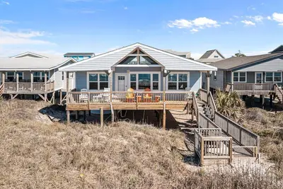 Image de Charming Coastal Cottage with 2 Oceanfront Bedrooms