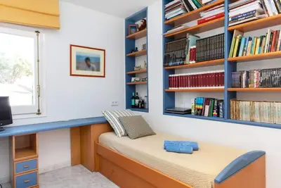 Confortable appartement dans une maison de vacances avec Wifi, piscine, Tv, patio et parking