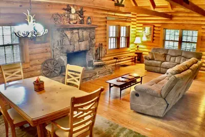 Image de Log cabin, Blue Rdg. Mtn. , A. T. , Helton Crk falls, Vogel St. Park, near Helen