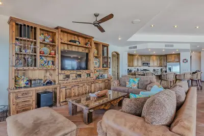 Image de Las Palomas Luxury! 4 Bedroom Oceanfront w/ Massive Wraparound Beach Balcony